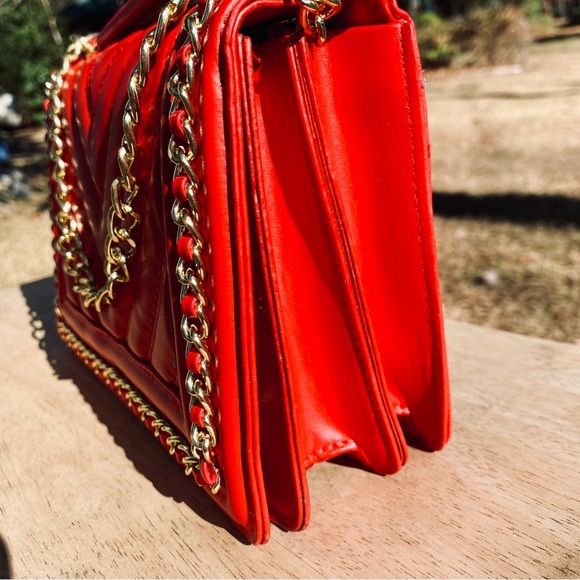 Classic Red Padded Chevron Leather 3 Compartment Handbag w. Gold Chain Crossbody - Picture 4 of 8